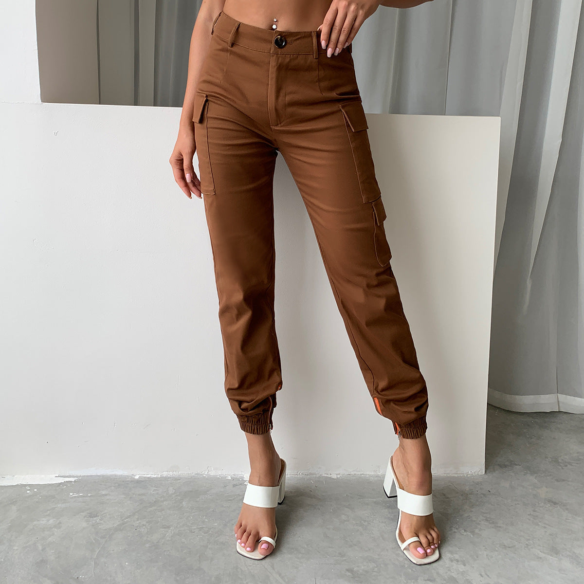 Pantalon Cargo Femme Coupe Ajustée - Style Streetwear Moderne et Tendance.