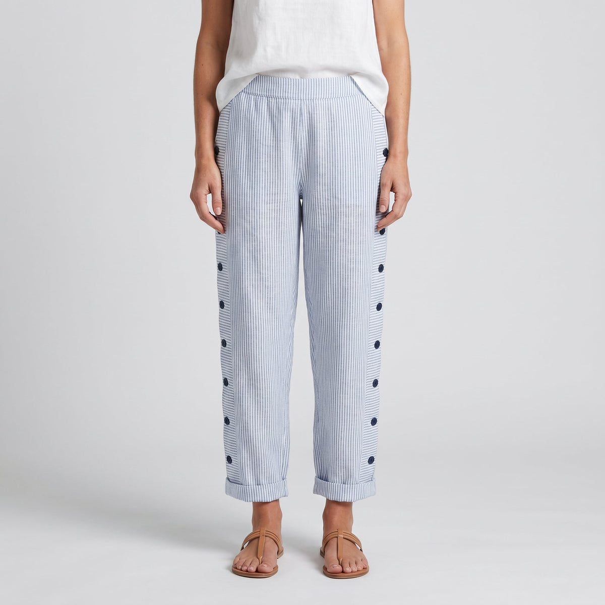 Pantalon femme a rayures avec boutons contrastes - Chic et fluide