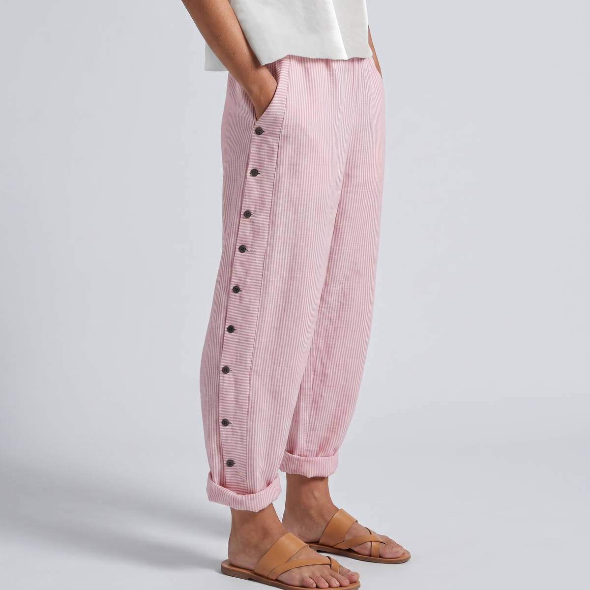 Pantalon femme a rayures avec boutons contrastes - Chic et fluide
